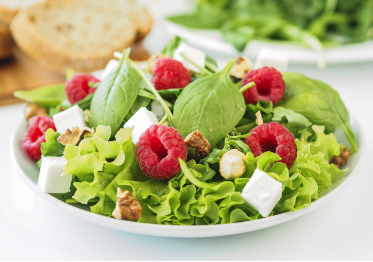 Ensalada de frambuesas y nueces