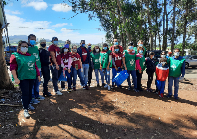 ADRA Tenerife ayuda a los inmigrantes del campamento de las raíces