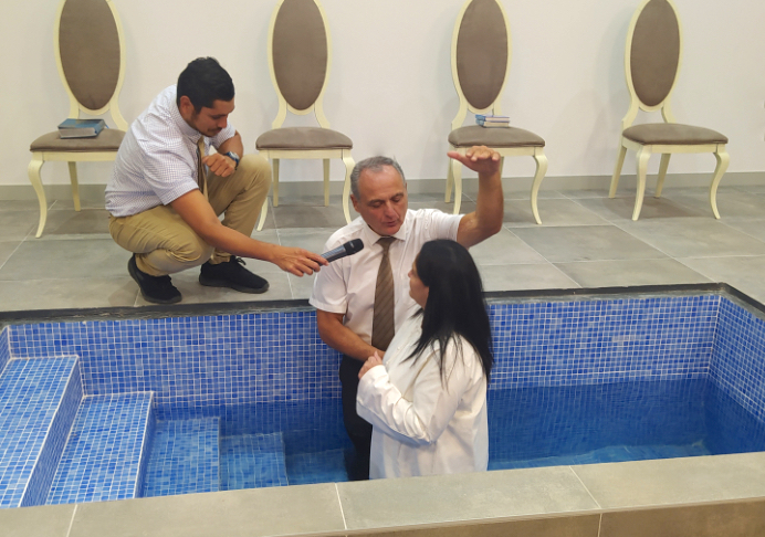 Carina se bautiza en Gerona