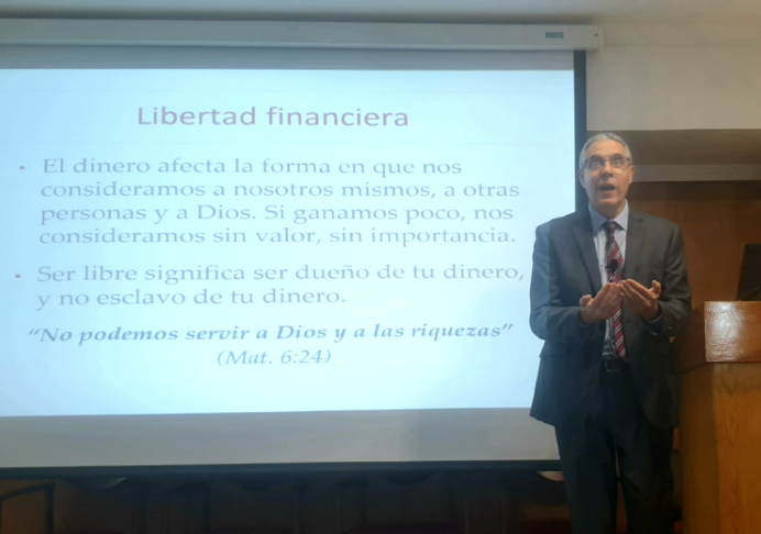 Seminario sobre mayordomía en la iglesia de Badalona