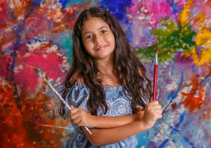 Pintora adventista, de 10 años, exhibirá dos obras en el Louvre