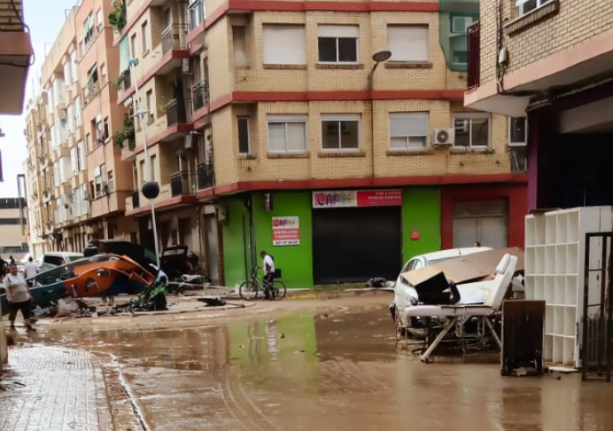 Equipos de voluntarios responden a la emergencia en Valencia