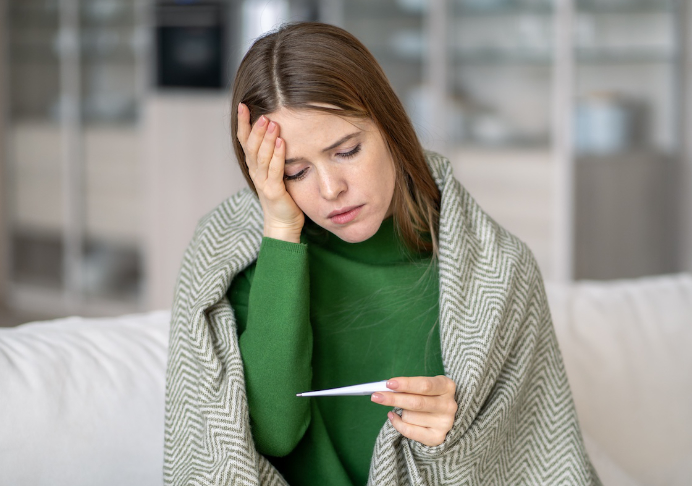 Cómo manejar los síntomas de la gripe en casa