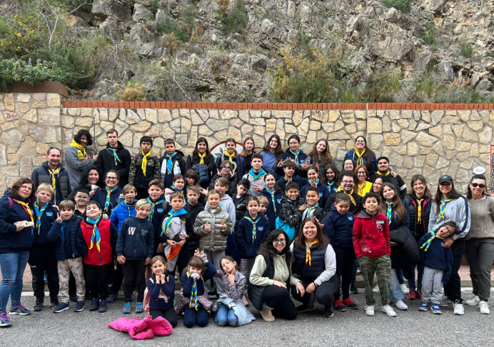 Exploradores Sagunto realizan Cerámica en Academia de Arte