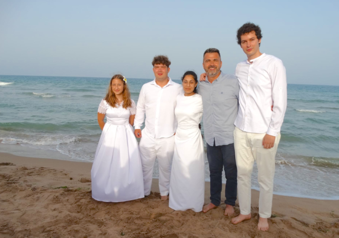 Cuatro jóvenes se bautizan en Elche