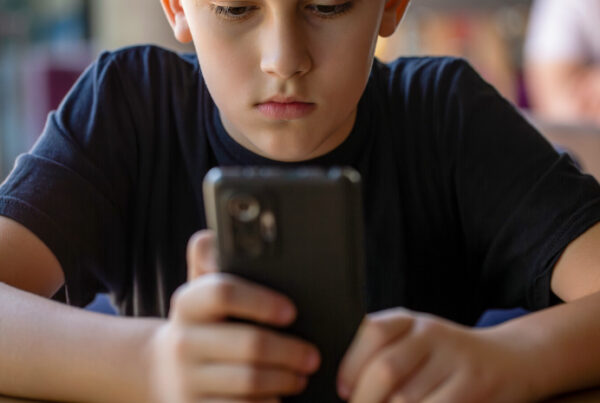 dependencia digital adolescentes niños