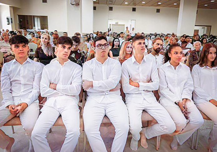 Seis jóvenes se bautizan en Castellón