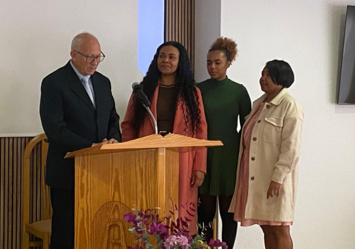 Yoliet, Yaniris y Rubel se unen a la Iglesia de Villajoyosa