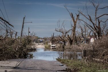 Daños causados por el huracán Melissa en Black River, Jamaica.