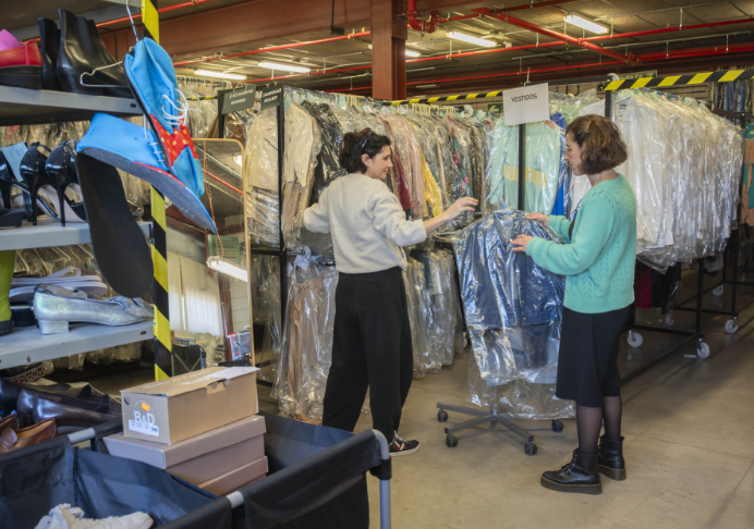 RTVE Catalunya dona casi 900 prendas a ADRA España