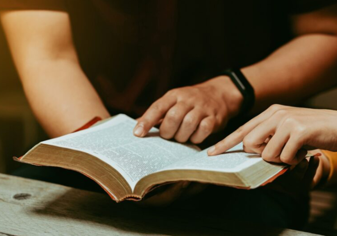 Tres consejos para estudiar la Biblia en 2026