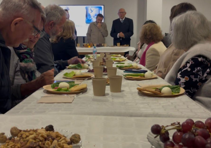 La Iglesia Adventista de Villajoyosa celebra el Séder de Pésaj