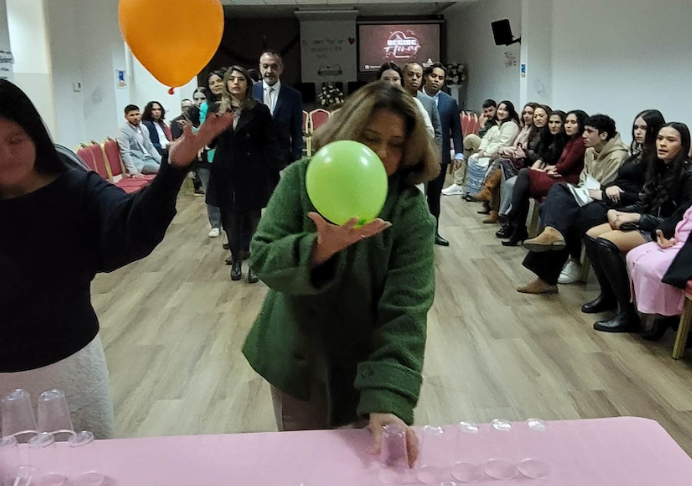 Jóvenes de Toledo integran amigos en el Día del Amor