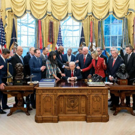 Orar por los gobernantes, sin confundir la misión de la iglesia