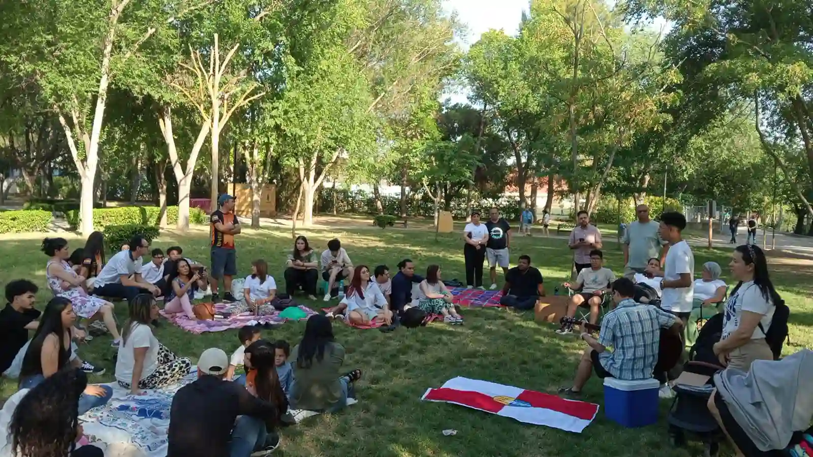 Juventud Adventista Toledo: culto al aire libre en el parque