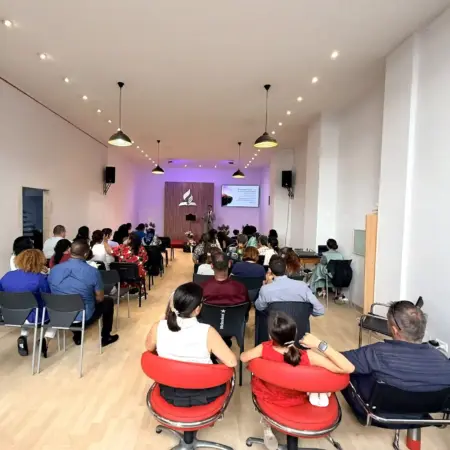 interior iglesia adventista