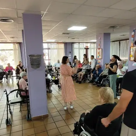 Actividad de JAE Toledo con abuelos del Geriátrico Maranatha