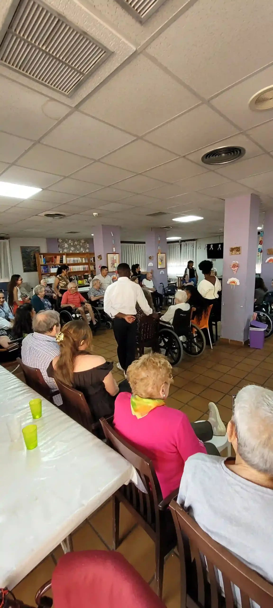 JAE Toledo Geriátrico Maranatha: alegría para los abuelos