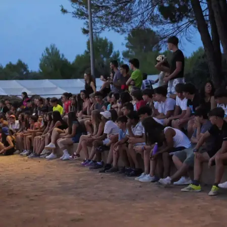 Cadetes en actividad grupal CAMTOWN 2026