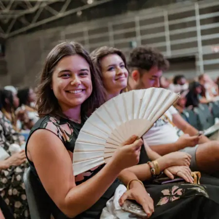 Jóvenes españoles conviviendo con otras delegaciones