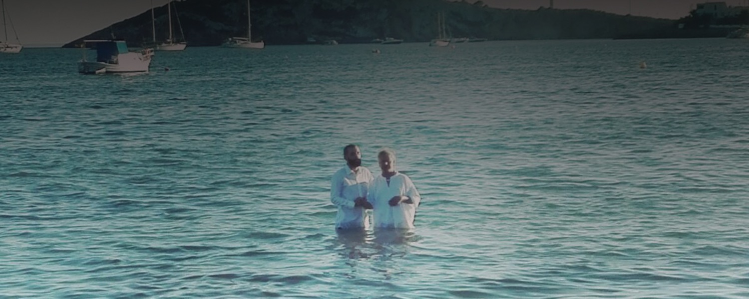 Hernán Bravo se bautiza en Ibiza