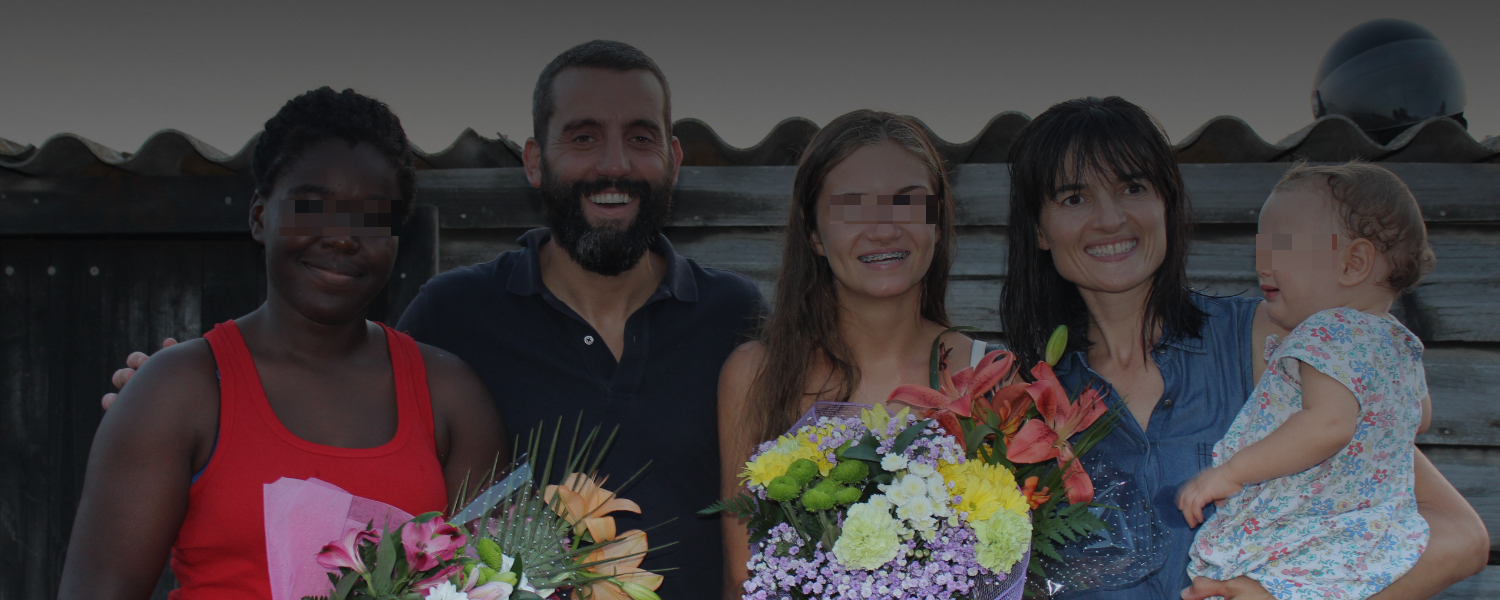Tres jóvenes son bautizadas en la iglesia de Ibiza