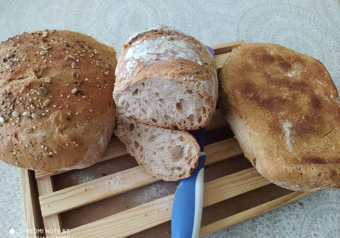 Pan con semillas y masa madre 