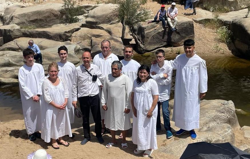 Diez bautismos en Sevilla - Revista Adventista de España