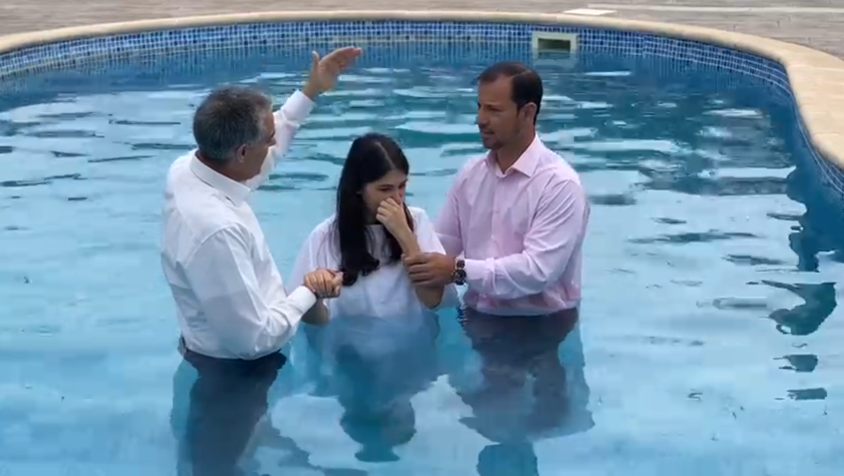 Lizbeth se bautiza en Manresa - Revista Adventista de España