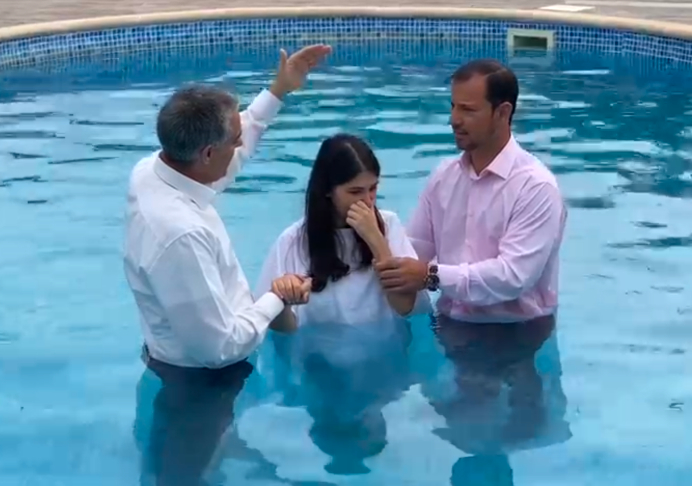 Lizbeth se bautiza en Manresa