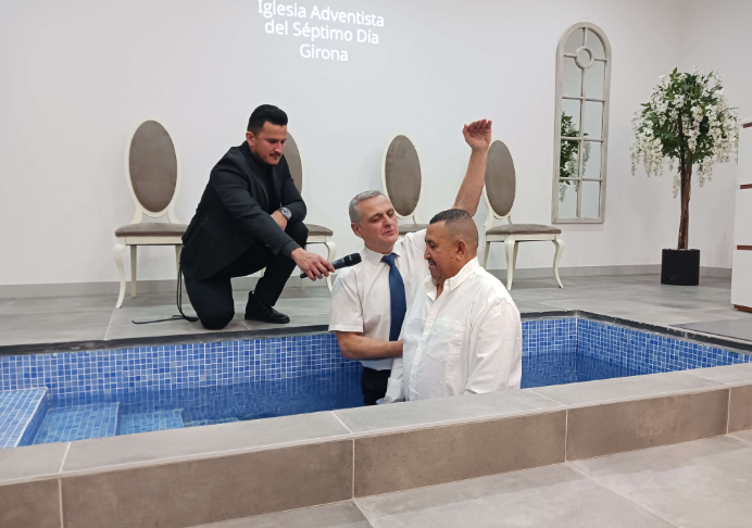 Osmin se bautiza en Gerona